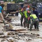 Personel TNI dikerahkan untuk membantu penanganan bencana banjir bandang di Aceh Tenggara. (Foto: For Infoaceh.net)