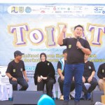 Pj Wali Kota Banda Aceh Almuniza Kamal saat menghadiri kegiatan Car Free Day dalam rangka memperingati Hari Toilet Sedunia, Ahad 29 Desember 2024.