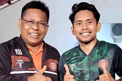 Pembina Persiraja Banda Aceh, Aminullah Usman bersama pemain Persiraja Andik Vermansah