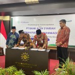 Bank Aceh dan Pimpinan Pusat Muhammadiyah menandatangani MoU Penyediaan dan Pemanfaatan Layanan Keuangan Perbankan pada Kamis (9/1) di Kantor PP Muhammadiyah Yogyakarta. (Foto: For Infoaceh.net)