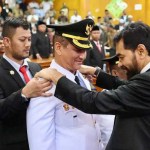 Gubernur Aceh Muzakir Manaf melantik Irjen Pol (Purn) Armia Fahmi sebagai Bupati Aceh Tamiang dan Ismail sebagai Wakil Bupati Aceh Tamiang periode 2025-2030, di Gedung DPRK Aceh Tamiang, Senin malam (17/2).