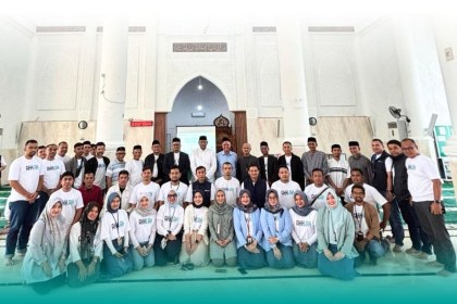 BSI Aceh berpartisipasi dalam program Sobat Aksi Ramadhan BUMN 2025 dengan berbagai kegiatan dan bantuan kemakmuran masjid yang dilaksanakan di masjid Babuttaqwa Batoh Banda Aceh