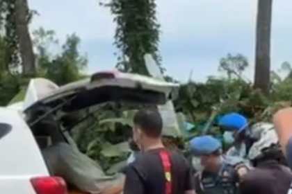 Evakuasi jenazah sales mobil yang dibuang di gunung Salak Aceh Utara, setelah ditembak mati oleh oknum TNI AL Lhokseumawe. (Foto: For Infoaceh.net)