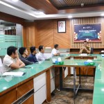 Plt Sekda Aceh M. Nasir Syamaun didampingi Kepala Inspektorat Aceh Jamaluddin menerima Exit Permit BPK di Ruang Rapat Sekda Aceh, Selasa (18/3/2025)
