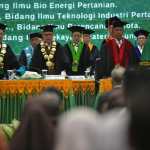 Pengukuhan lima Guru Besar USK pada sidang terbuka akademik Universitas Syiah Kuala, Darussalam, Selasa (22/4/2025). (Foto: For Infoaceh.net)