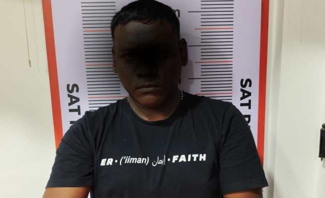 Satresnarkoba Polresta Banda Aceh menangkap pengedar narkoba di pinggir jalan kawasan Gampong Kajhu, Kecamatan Baitussalam, Aceh Besar. Pelaku berinisial SY (34) (Foto: Dok. Satresnarkoba Polresta Banda Aceh)