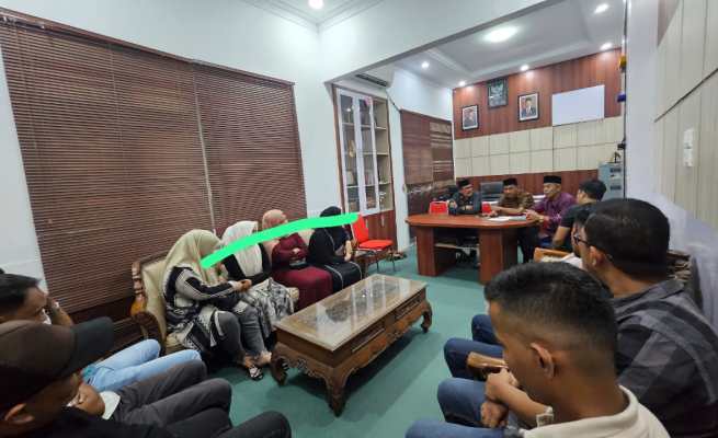 Dinas Syariat Islam (DSI) Banda Aceh membina pelaku pelanggaran syariat Islam yang ditangkap beberapa waktu lalu di sejumlah tempat maksiat. (Foto: For Infoaceh.net)