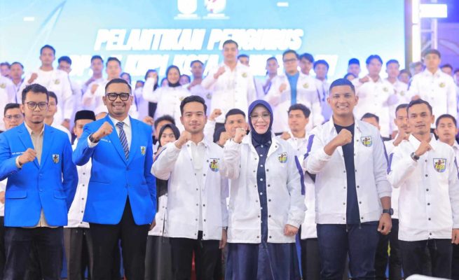 Wali Kota Banda Aceh Illiza Sa’aduddin Djamal dan Wakil Wali Kota Afdhal Khalilullah turut menghadiri pelantikan Pengurus DPD II KNPI Banda Aceh periode 2024-2027 di Amel Convetion Hall, Banda Aceh, Jum'at malam (25/4)
