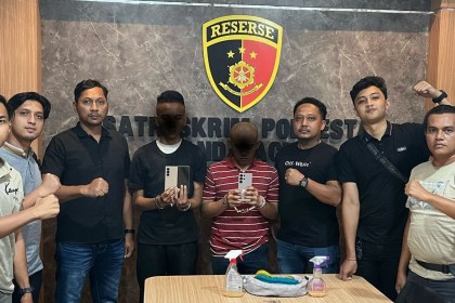 Dua Taruna sekolah pelayaran di Aceh Besar, ditangkap polisi atas kasus perampasan dua Ponsel kawasan Peunayong Banda Aceh pada Ahad, 27 April 2025. (Foto: Dok. Polresta Banda Aceh)