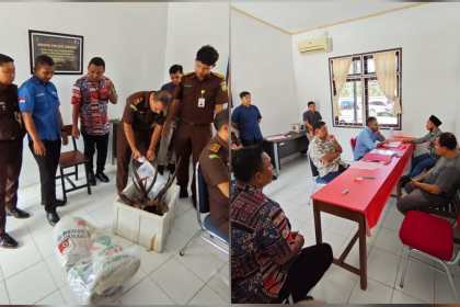 Penyidik Polresta Banda Aceh menyerahkan dua tersangka kasus perdagangan satwa dilindungi ke Jaksa Penuntut Umum (JPU) Kejari Aceh Besar, Selasa (29/4/2025).