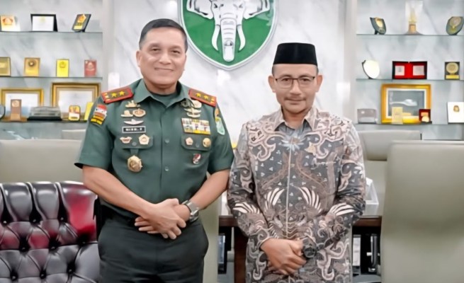 Anggota DPD RI asal Aceh H Sudirman atau Haji Uma saat bertemu dengan Pangdam Iskandar Muda Mayjen TNI Niko Fahrizal beberapa waktu lalu