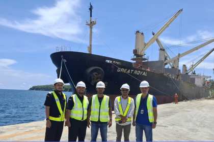 PT Aceh Kiat Beutari (AKB), salah satu UMKM binaan Bea Cukai Aceh, melakukan ekspor tanah pozzolan ke Bangladesh, Kamis, 1 Mei 2025