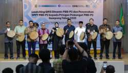 Wali Kota Banda Aceh Illiza Sa’aduddin Djamal dan Wakil Wali Kota saat meluncurkan QRIS Dinamis di Balai Kota, Jum'at (2/5/2025). (Foto: For Infoaceh.net)