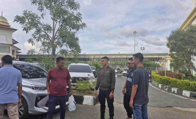 Seorang warga Aceh asal Kecamatan Kuala, Kabupaten Bireuen dipulangkan dari Malaysia karena alami depresi berat. AZ tiba di Bandara Internasional SIM Blang Bintang, Aceh Besar, Kamis sore (1/5)