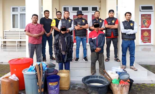 Satreskrim Polres Bener Meriah berhasil mengungkap dua kasus penjualan minuman keras tradisional jenis tuak di wilayah Kecamatan Bandar, Bener Meriah. (Foto: Dok. Polres Bener Meriah)