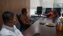 Wagub Aceh saat pertemuan dengan jajaran manajemen PT Pertamina Geothermal Energy Tbk (PGE), di Grha Pertamina, lantai 7, Medan Merdeka Timur, Jakarta Pusat, Senin, 5 Mei 2025. (Foto: Humas BPPA)