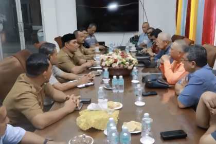 Bupati Aceh Besar Muharram Idris menerima kunjungan audiensi investor Malaysia dari perusahaan Geo Solution Resources (GSR), di Gedung Dekranasda, Gampong Gani, Kecamatan Ingin Jaya, Selasa (6/5)