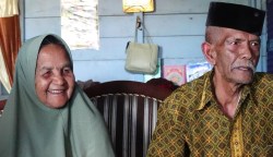 Muhammad Dahlan dan istrinya, Dahniar