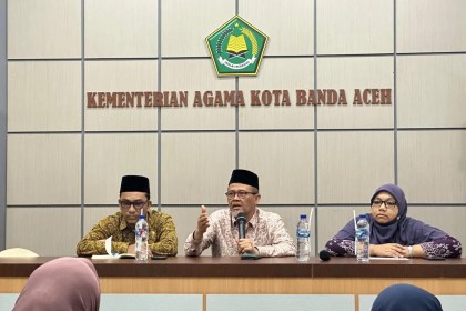 Kakankemenag Banda Aceh Salman Arifin, Kamis (15/5/) mengumpulkan seluruh kepala Madrasah Negeri (MIN, MTsN, dan MAN) sebagai respons terkait isu biaya masuk sekolah pada proses PPDB 2025