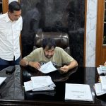 Gubernur Aceh Muzakir Manaf atau Mualem tampak langsung bekerja hingga larut malam, di Pendopo Gubernur Aceh, Kamis malam (15/5). (Foto: For Infoaceh.net)