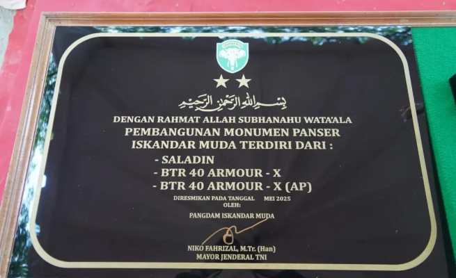 Pangdam Iskandar Muda Mayjen TNI Niko Fahrizal meresmikan Monumen Panser yang dibangun di Lapangan Blang Padang Banda Aceh, Senin (19/5). (Foto: For Infoaceh.net)