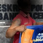 Tim Satgas Anti-Premanisme Polda Aceh mengamankan dua orang yang diduga kuat sebagai juru parkir liar di kawasan Masjid Raya Baiturrahman, Jum'at (23/5). Salah satunya bertato di lengan