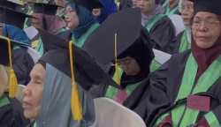 Ratusan lansia mengikuti prosesi wisuda Sekolah Lansia perdana di Gedung Mawardi Nurdin, Balai Kota Banda Aceh, Kamis (22/5). (Foto: For Infoaceh.net)