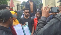 Mahasiswa Papua, HIMAPA, HIMAPAL, Aksi Unjuk Rasa Banda Aceh, Demonstrasi Mahasiswa Papua, Simpang Lima Banda Aceh, Gedung DPRA, Polresta Banda Aceh, Kompol Marzuki, Kombes Pol Joko Heri Purwono, Tuntutan Mahasiswa Papua, Operasi Militer Papua, HAM Papua, Komisi HAM PBB, Dialog Damai Papua, Komisi Kebenaran Papua, Aksi Damai Banda Aceh, Unjuk Rasa 27 Mei 2025, Aksi Mahasiswa 2025, Infoaceh.net, Berita Aceh Hari Ini
