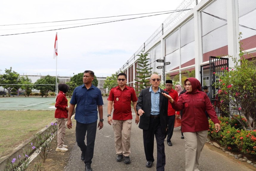 Wali Nanggroe Aceh Malik Mahmud Al Haythar, melakukan kunjungan ke Lapas Perempuan Kelas IIB Sigli, Kamis, 12 Juni 2025. (Foto: For Infoaceh.net)