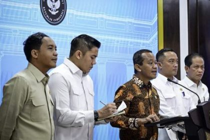 Menteri Energi dan Sumber Daya Mineral, Bahlil Lahadalia, menyampaikan keterangannya di Istana Kepresidenan Jakarta, pada Selasa, 10 Juni 2025. (Foto: BPMI Setpres)