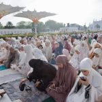 Ribuan warga memadati Masjid Raya Baiturrahman, Banda Aceh, untuk menunaikan ibadah Shalat Idul Adha 1446 Hijriah, Jum'at pagi (6/6/2025). (Foto: For Infoaceh.net)