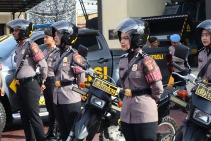 Personel polisi yang bertugas di Polresta Banda Aceh dikukuhkan sebagai tim patroli presisi oleh Kapolresta Banda Aceh dalam apel bersama, Rabu pagi (11/6).