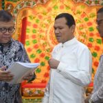 Wagub Aceh Fadhlullah menyerahkan permohonan pembangunan rumah para eks lombatan GAM dari Pemerintah Aceh ke Wamen Perkim Fahri Hamzah, di aula Rumah Dinas Wagub, Jum’at (20/6).