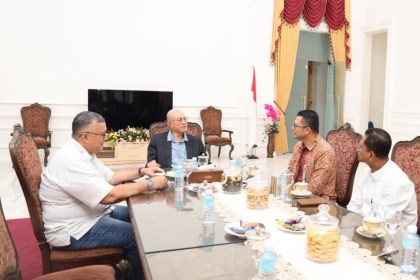 Wali Nanggroe Aceh Malik Mahmud Al Haytar menerima kunjungan Regional CEO BSI Aceh, Imsak Ramadhan di Meuligoe Wali Nanggroe. (Foto: Ist)