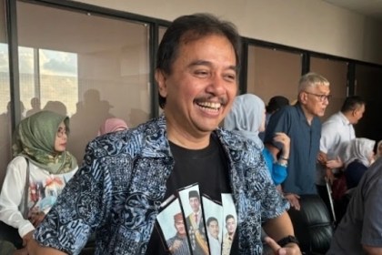Publik Lebih Percaya Roy Suryo Cs Ketimbang Jokowi di Kasus Ijazah