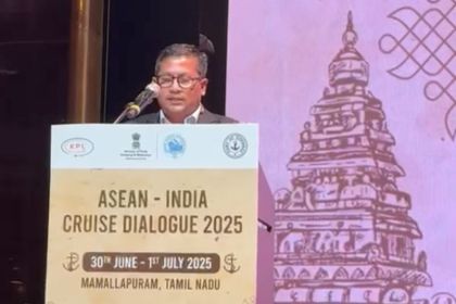 Kepala BPKS Iskandar Zulkarnaen menyampaikan sambutan di atas kapal pesiar Cordelia Cruises di Pelabuhan Chennai, India. (Foto: Ist)