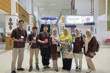 Tim dari SMAN 7 Banda Aceh terdiri dari lima siswa berbakat: Bunga Nayla Afra, Siti Shazia Hawra, Athllah Ramadhan Putra Syr, Muhammad Aizhiel dan Muhammad Rasyad Rizqullah. (Foto: Ist)