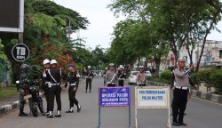 Polresta Banda Aceh bersama Polisi Militer melaksanakan razia gabungan di Jalan Teuku Umar, Rabu (16/7) siang. (Foto: Ist)
