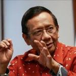 Mantan Menteri Koordinator Politik, Hukum, dan Keamanan (Menko Polhukam), Mahfud MD, menegaskan bahwa desakan agar Dewan Perwakilan Rakyat (DPR) dibubarkan adalah langkah yang terlalu berisiko dan tidak masuk akal.