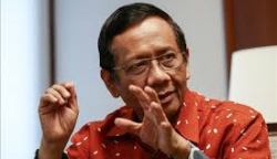 Mantan Menteri Koordinator Politik, Hukum, dan Keamanan (Menko Polhukam), Mahfud MD, menegaskan bahwa desakan agar Dewan Perwakilan Rakyat (DPR) dibubarkan adalah langkah yang terlalu berisiko dan tidak masuk akal.