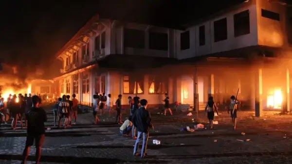 Membara! Gedung DPRD Kabupaten Jepara Dijarah dan Dibakar Massa