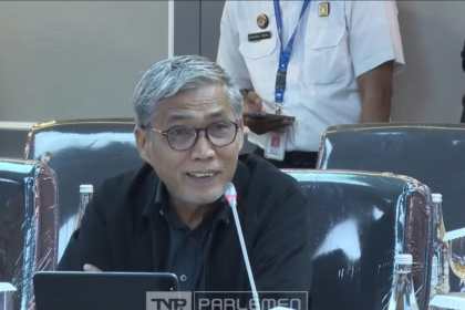Anggota Komisi XIII DPR RI dari Fraksi PKB, Mafirion, saat memberikan pernyataan pers di Gedung DPR, Jakarta, terkait rencana revisi UU Hak Cipta, Kamis (21/8/2025).