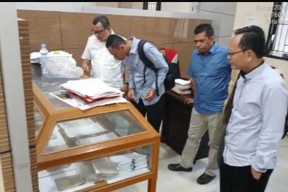 BRIN mengirimkan tim penelitinya ke Aceh untuk melakukan eksplorasi terhadap cap kertas (watermark) pada manuskrip-manuskrip kuno. Penelitian berlangsung selama hampir tiga pekan, sejak 4 - 21 Agustus 2025.