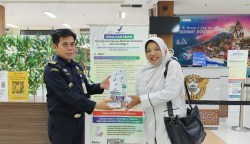 Bea Cukai Banda Aceh bersama BBPOM Banda Aceh menggelar edukasi barang bawaan bagi para penumpang internasional di Terminal Kedatangan Bandara SIM Blang Bintang, Aceh Besar. (Foto: Ist)
