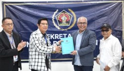 Direktur Utama LKBN Antara Akhmad Munir saat mendaftar sebagai calon Ketua Umum Persatuan Wartawan Indonesia (PWI) 2025-2030. (Foto: Ist)