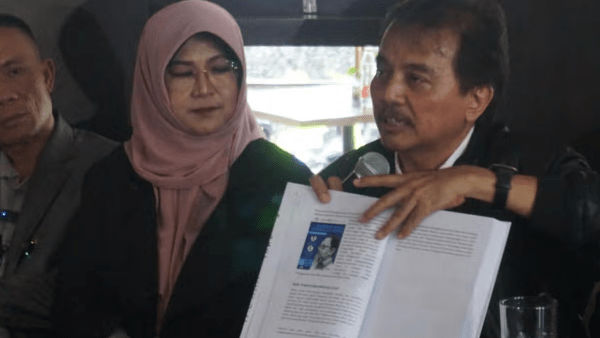 Ini Isi Buku Jokowi’s White Paper Karya Tifa CS yang Diduga Dibungkam