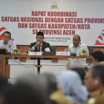 Wagub Fadhlullah membuka Rapat Konsolidasi Satgas Nasional dengan Satgas Provinsi serta Satgas Kabupaten/Kota se-Aceh dalam rangka percepatan pelaksanaan Koperasi Desa Merah Putih di Gedung Serbaguna Setda Aceh, Selasa (2/9).