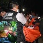 Warga Desa Gampong Jalan, Kecamatan Idi Rayeuk, Aceh Timur, dikejutkan dengan penemuan sesosok mayat laki-laki di semak-semak, Rabu malam (3/9). (Foto: Ist)