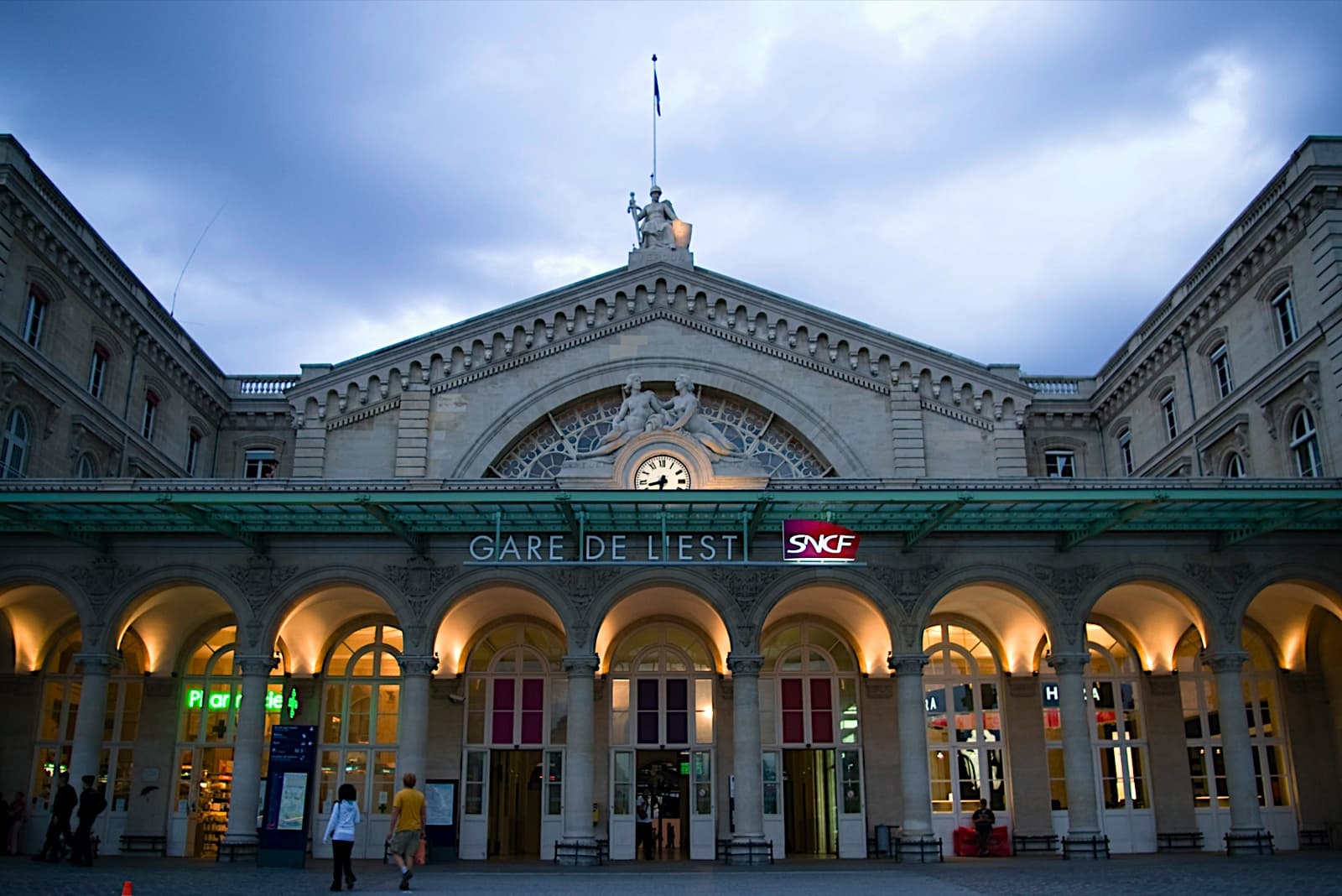 Arrondissement, und gehört zu den 6 größten bahnhöfen der stadt. Distribution de goûters gratuits à gare de l'Est ...