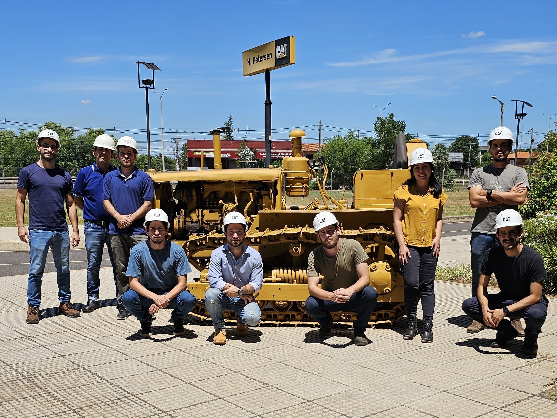 Estudiantes de la carrera de Ingeniería Mecánica de la FIUNA realizaron una visita técnica a la empresa H. PETERSEN